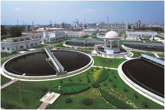 污水处理工程（用各种方法将污水中所含的污染物分离出来或将其转化为无害物使污水得到净化的工程项目）