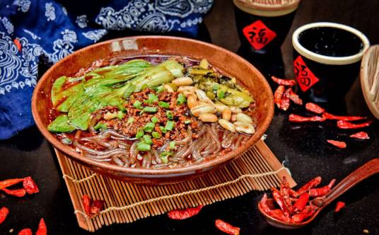 酸辣粉(四川小吃名称)