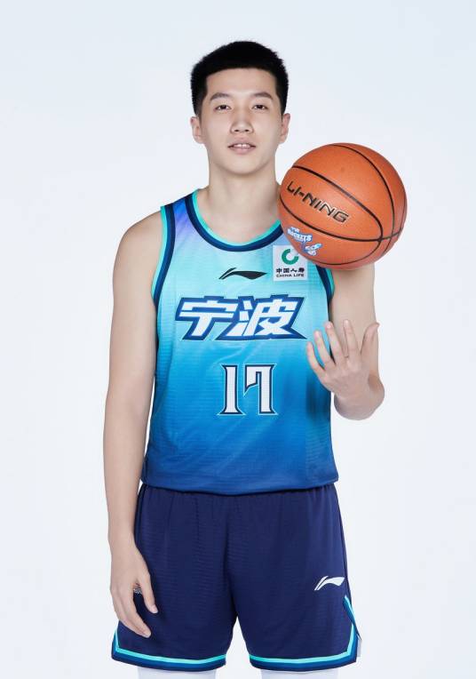 赵俊峰(2000年8月出生的中国篮球运动员)