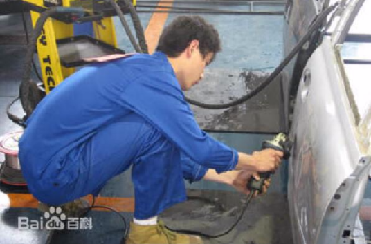 汽车钣金（汽车修理的技术手段）