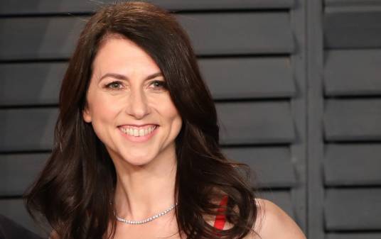 麦肯齐·贝索斯