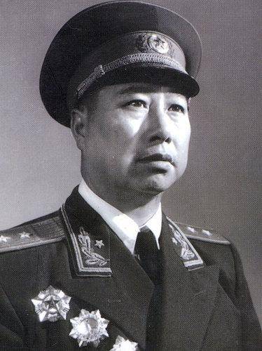 成钧(中央顾问委员会委员。开国中将)