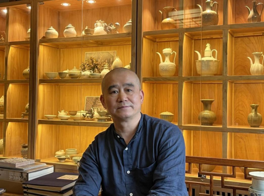 何鸿（中国美术学院美术教育系副教授）