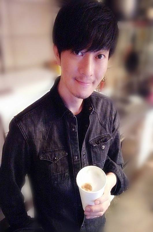 尹健（韩国男歌手）