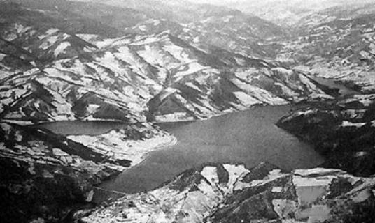 长津湖（朝鲜北部咸镜南道湖泊）