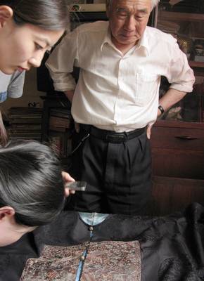 何志华（天津市服饰收藏家）