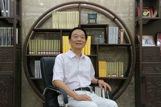 杨一凡（中国社会科学院荣誉学部委员，法律史学家，中国社会科学院法学研究所研究员、博士生导师）