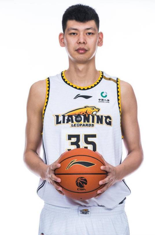 朱荣振（1999年5月出生的中国篮球运动员）