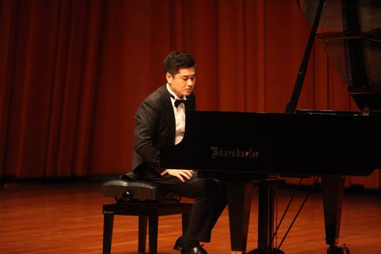 鲁超（青年钢琴家）