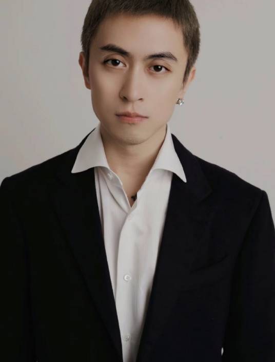 秦奋（上海奋荣投资公司董事长、KING电子竞技及篮球俱乐部投资人）