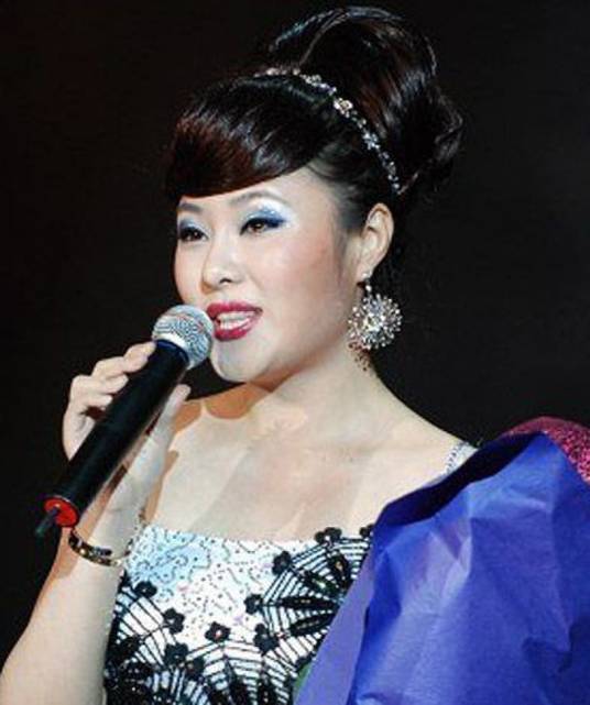 罗菲（中国铁路文工团原歌唱演员）