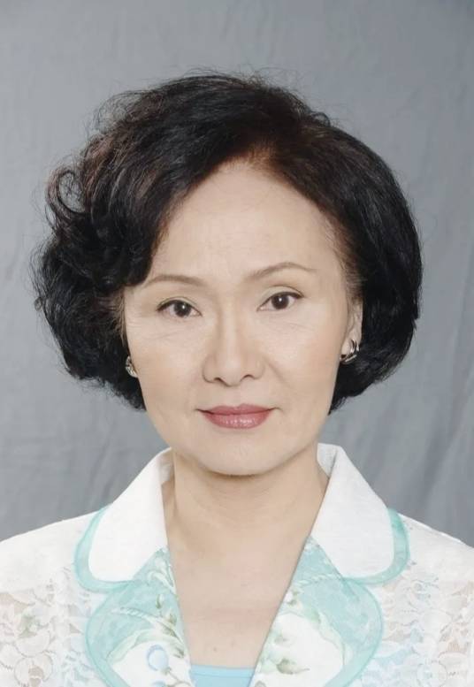 雪妮（中国香港著名粤语女演员、武打演员）