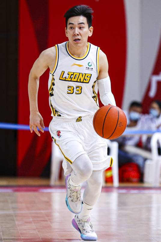 冯欣(1992年5月出生的中国篮球运动员)