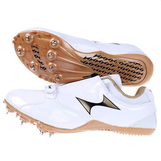 钉鞋（运动鞋中的一种）