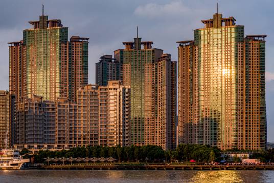 世茂滨江花园（大型水岸豪宅区）