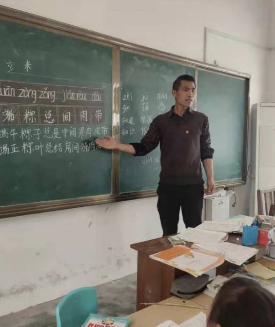 张鹏程(80后“白发校长”、河南太康二郎庙小学校长)