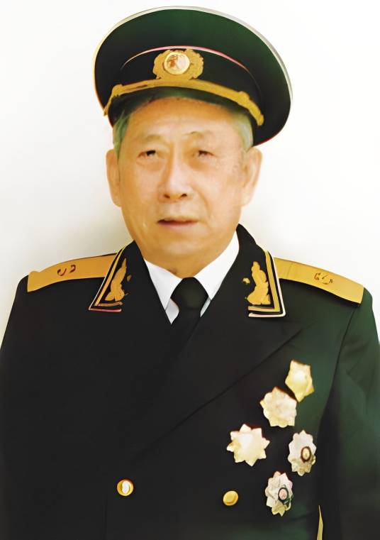 彭德清（中央顾问委员会委员，原交通部部长）