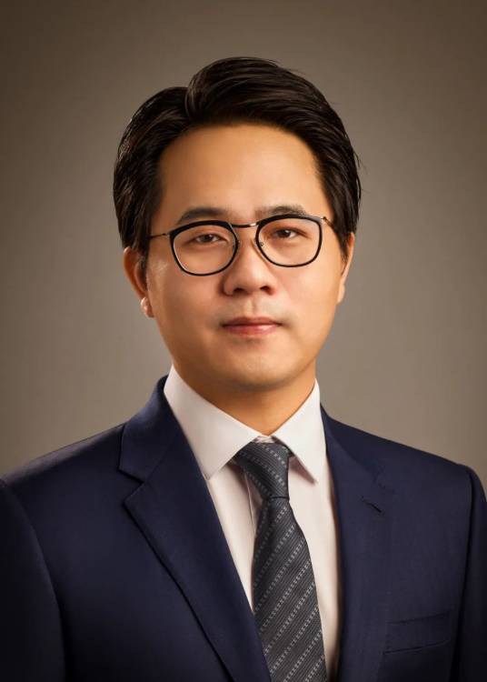 吴群(江苏鱼跃医疗设备股份有限公司董事长、江苏工商联国际合作委员会副主任)