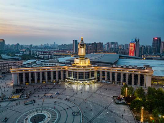 天津站（中国天津市的大型交通枢纽）