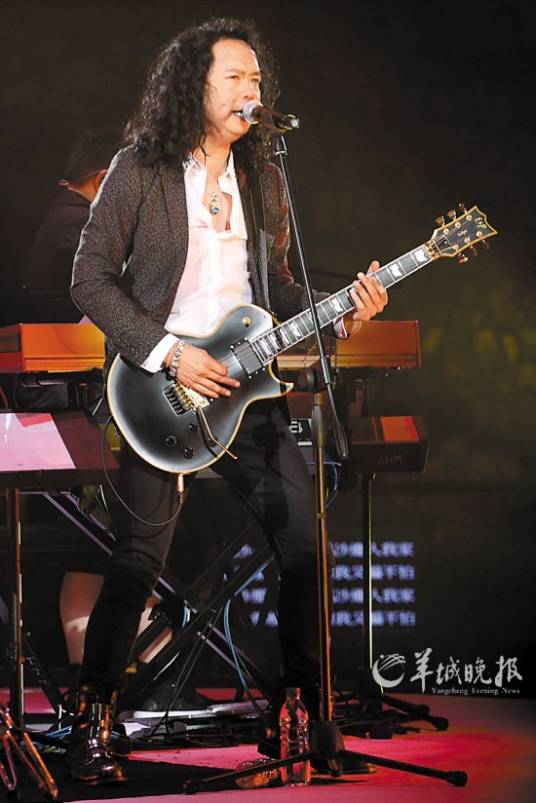 邓建明（中国香港男歌手、音乐人，太极乐队主音吉他手）