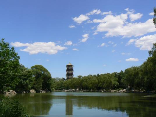 未名湖畔（2009年冉长春创作的旧体诗）