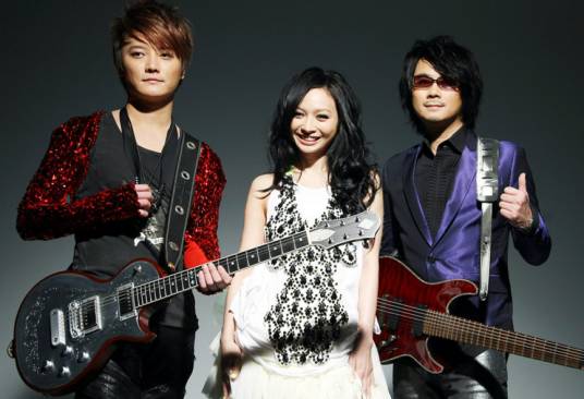 我要飞（2004年飞儿乐团演唱歌曲）