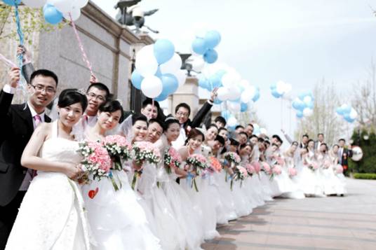 集体婚礼(一种时尚的婚礼形式)