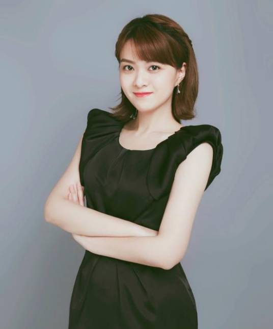 詹佳(中国女配音演员、译制导演、主持人)