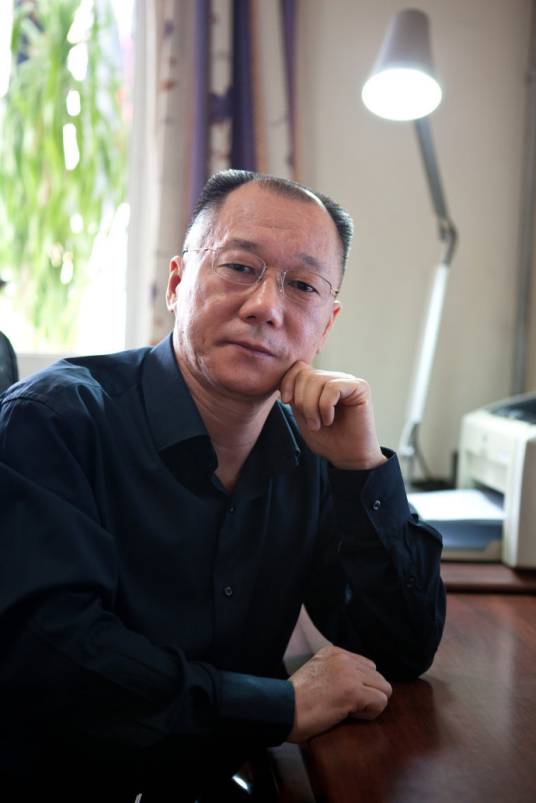 肖鹰(清华大学哲学系教授)