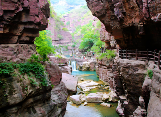 红石峡（陕西省榆林市国家3A级旅游景区）