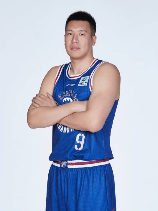 闫鹏飞（1993年6月出生的中国篮球运动员）