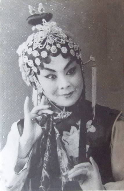 四平调(汉族民间花鼓演变而成)