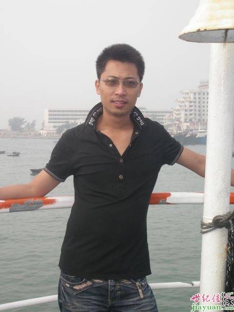 男人三十(2010年现代出版社出版的图书)