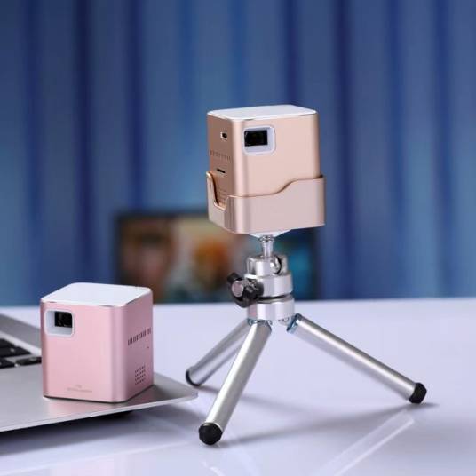 微型投影仪(一种可以将图像或视频投射到幕布上的设备)