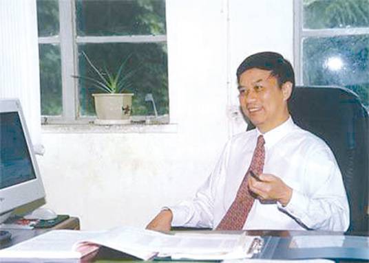 周祖德(俄罗斯工程院外籍院士,武汉理工大学机械工程学科首席教授、博士生导师)