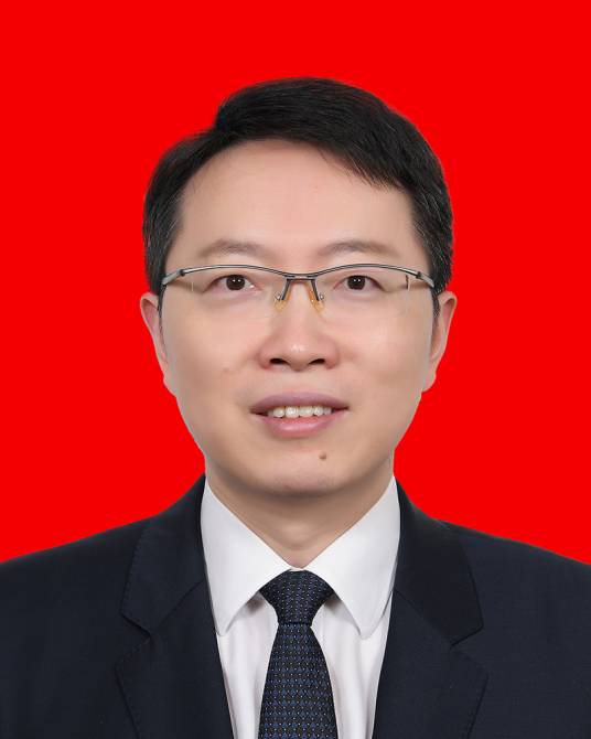 王华(上海市徐汇区委副书记、区长)