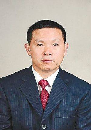 龙雪飞(云南省人民政府驻广州办事处原巡视员)