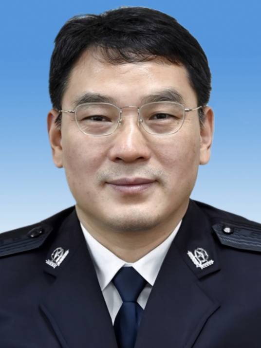 孙太平（广东省广州市委常委、政法委书记，市法学会会长）