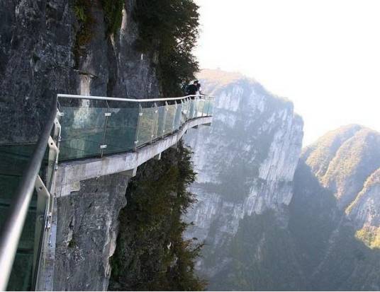 天门山玻璃栈道(张家界市永定区内景点)
