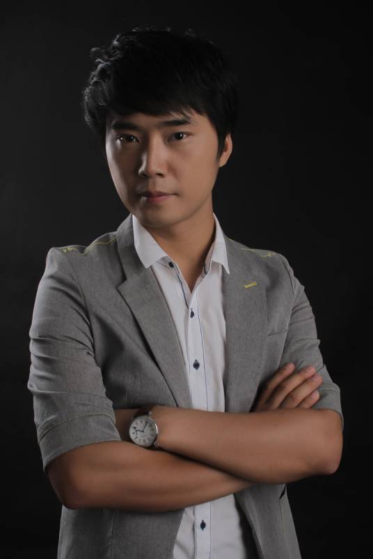 寒月（中国内地制片人、导演、歌手、录音师）