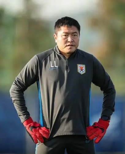 李雷雷(1977年6月出生的中国足球运动员、教练员)