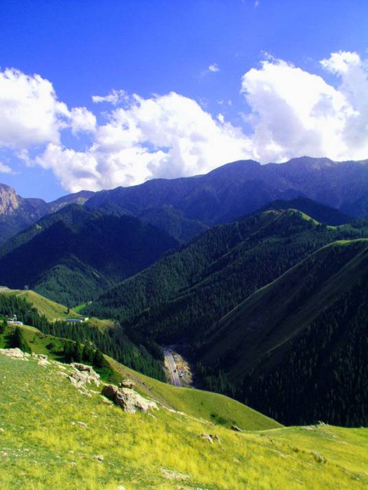 果子沟（中国新疆境内峡谷孔道）