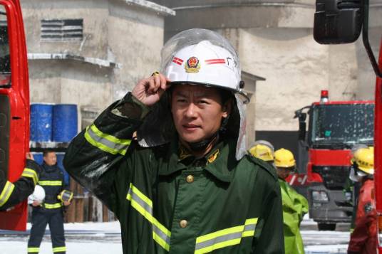 烈火男儿（2008年邓衍成执导的剧情片）