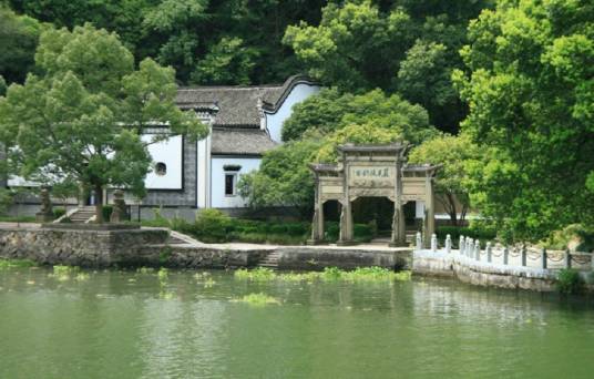 严子陵钓台（浙江省杭州市桐庐县境内国家AAAA级旅游景区）