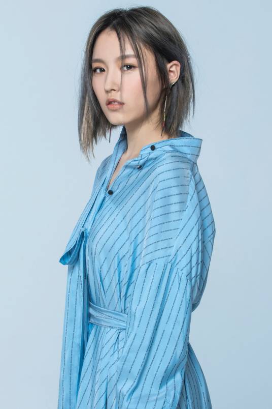 韩睿(中国内地流行乐女歌手,飞儿乐团主唱)