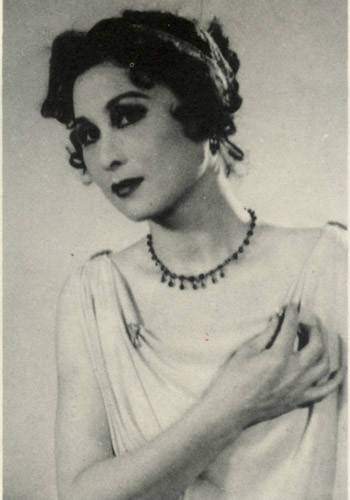 杨薇（中国戏剧表演艺术家、北京人民艺术剧院演员）