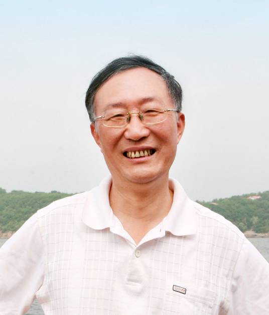 李良荣（复旦大学新闻学院教授）