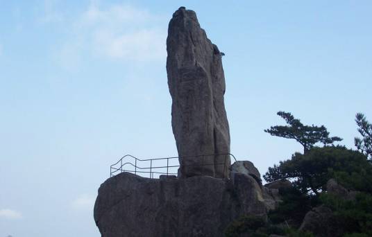 飞来石（安徽黄山奇石）