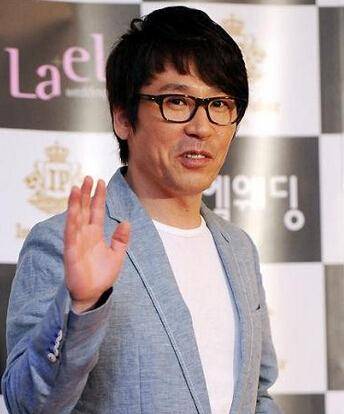 赵冠宇（韩国男歌手、影视演员）