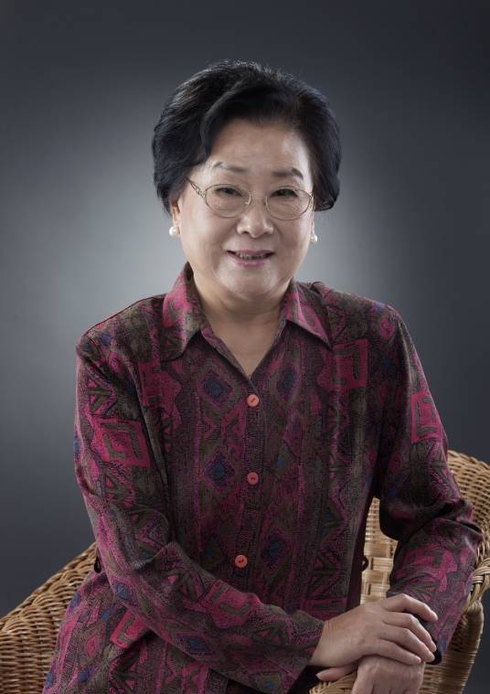 张继青（江苏省演艺集团昆剧院名誉院长、国家一级演员、昆曲表演艺术大师，享受国务院特殊津贴专家，全国劳动模范）